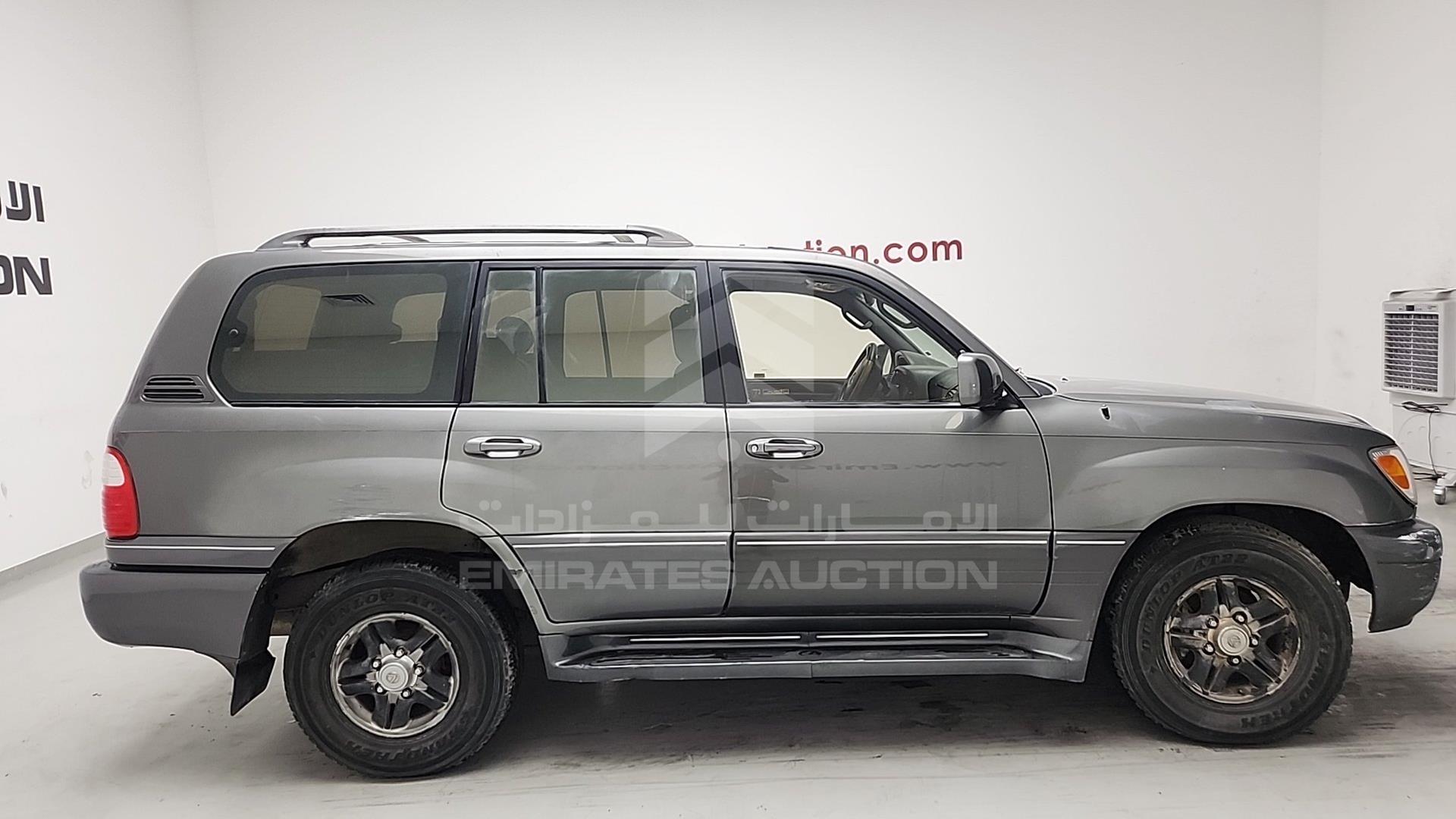 2002 LEXUS LX 470 VIN: JTJHT00W423515791