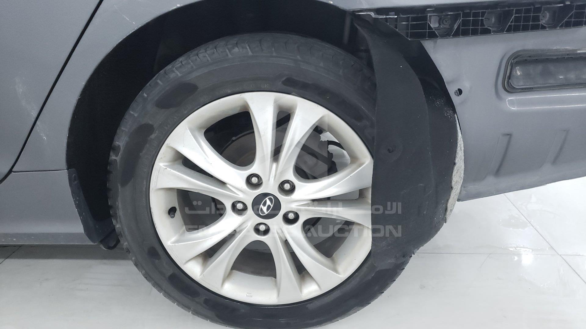 2012 HYUNDAI SONATA VIN: KMHEB41C3CA403156