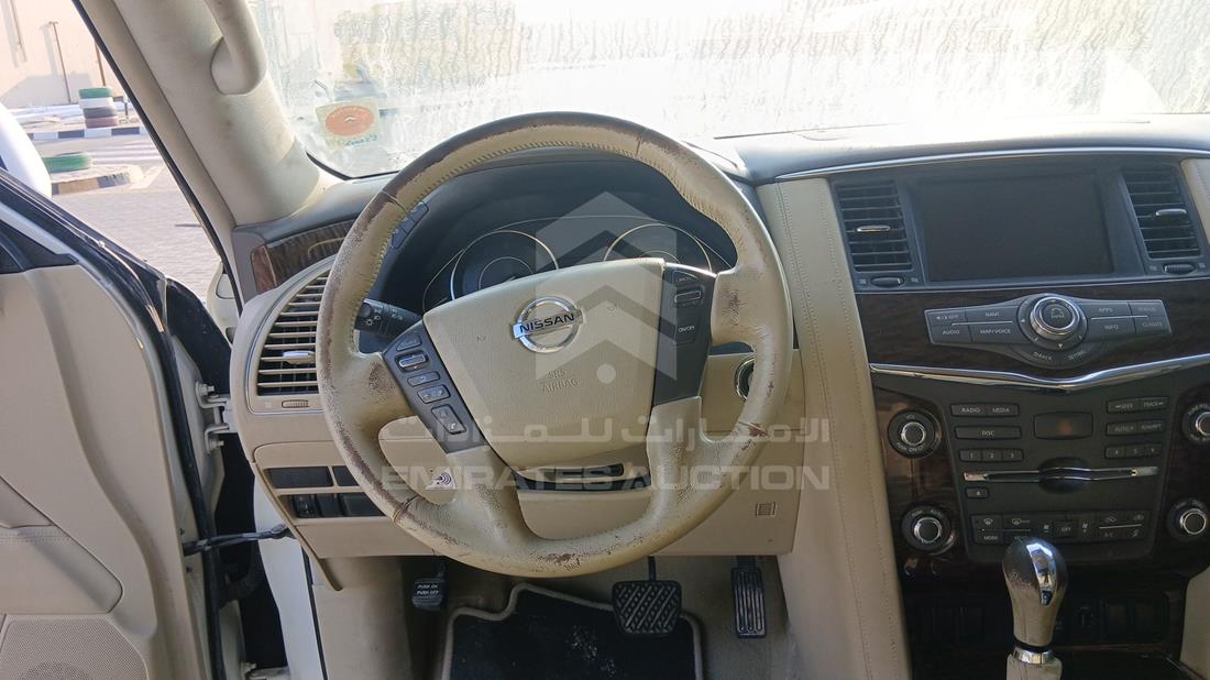 نيسان باترول 2019 — التحكمات في عجلة القيادة — صورة 13