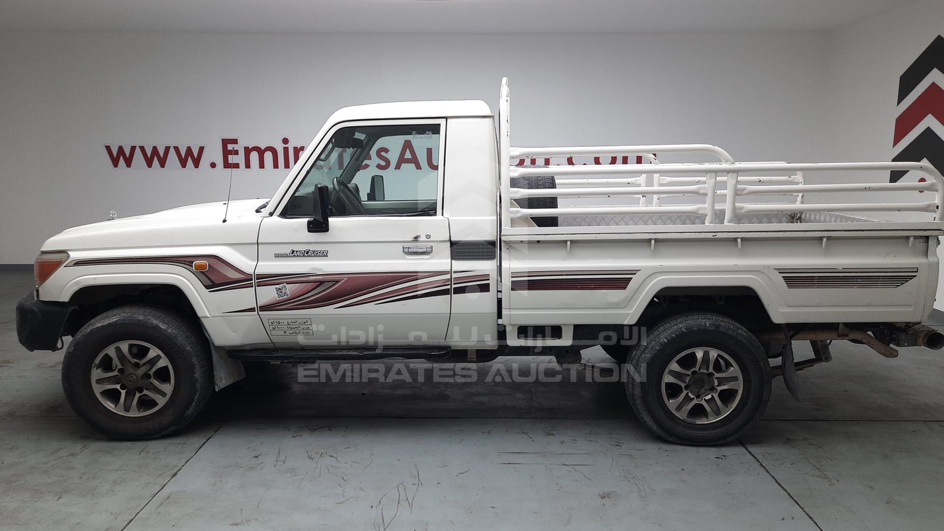 2010 TOYOTA LAND CRUISER VIN: JTFLU71J6A4302704
