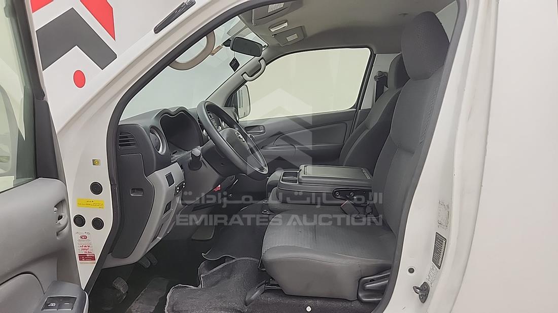 نيسان أورفان 2020 — زاوية السائق الأمامية اليسرى — صورة 7