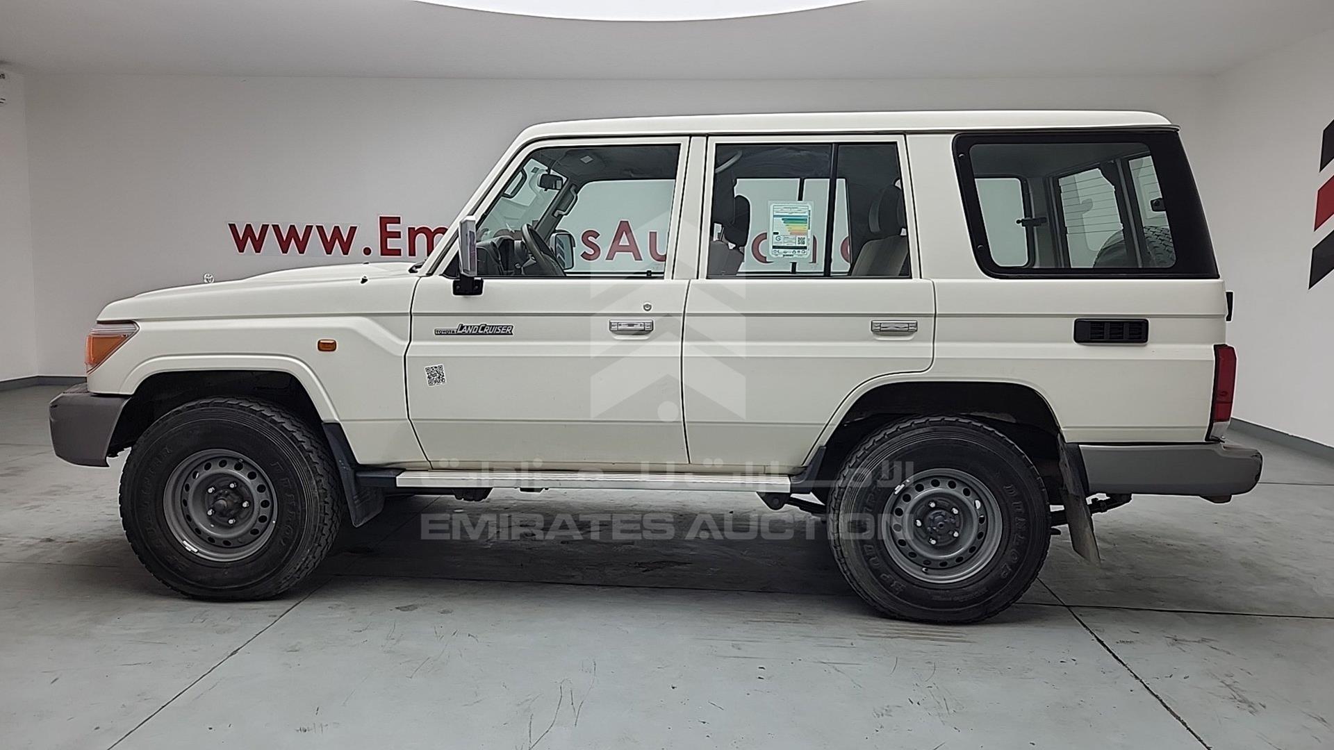2017 TOYOTA LC 76 VIN: JTEEU73J7H4200784