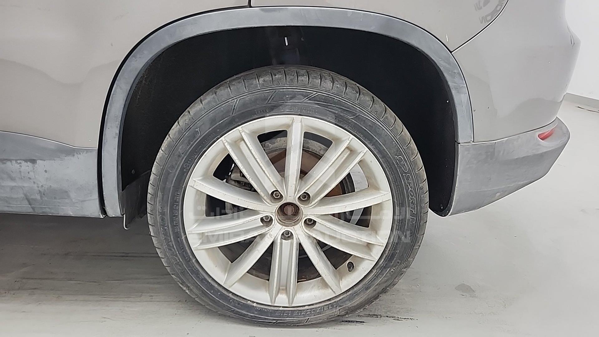 2011 VOLKSWAGEN TIGUAN VIN: WVGCE15N3BW020036