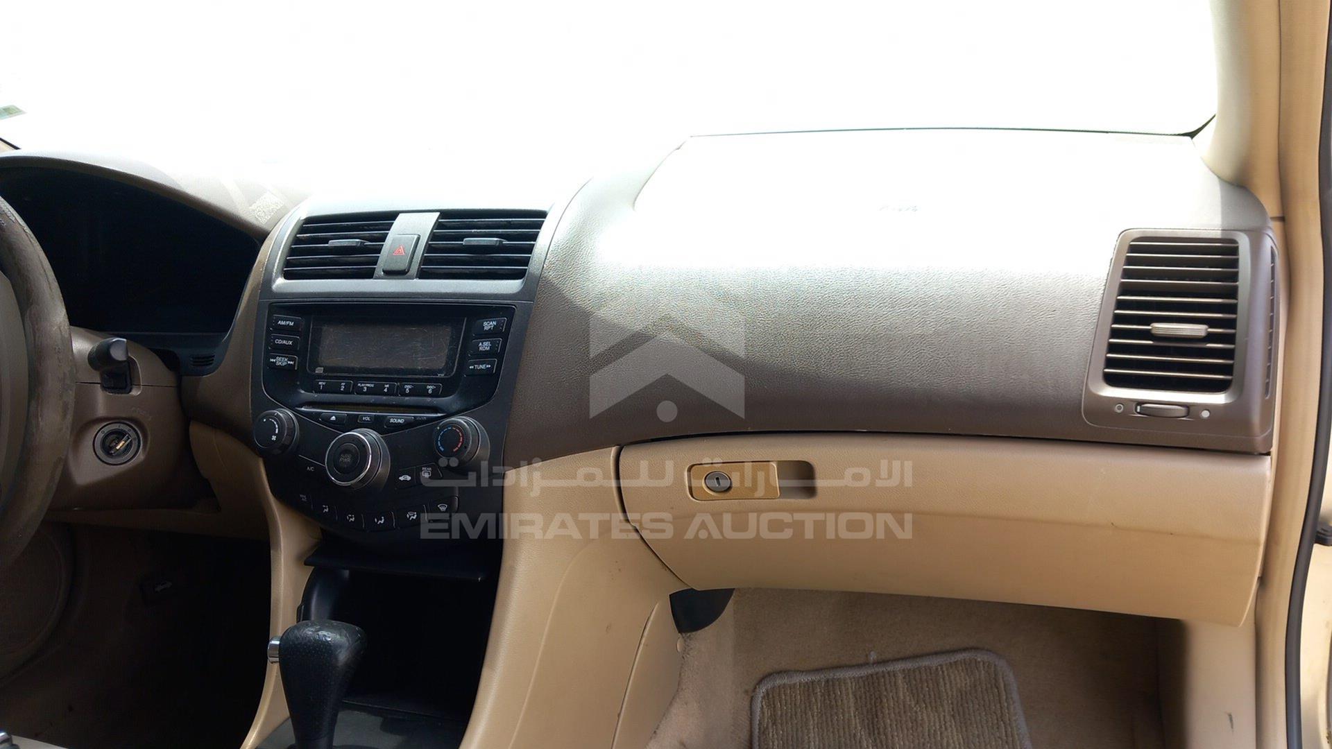 2005 HONDA ACCORD VIN: JHMCM56525C407498