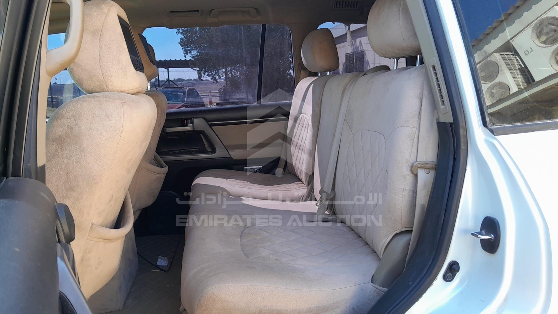 2011 TOYOTA LAND CRUISER VIN: JTMHT05J7B4041507