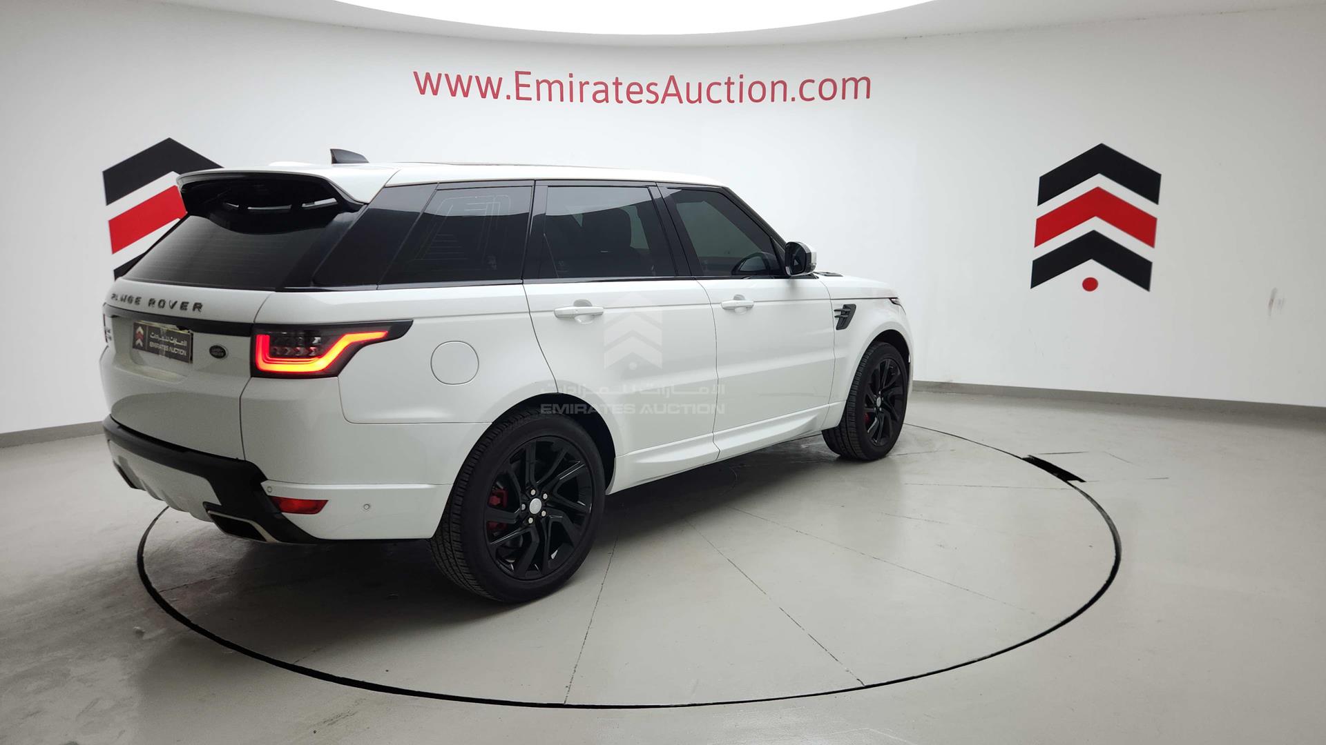 2018 RANGE ROVER SPORT VIN: SALWA2BE9JA182409