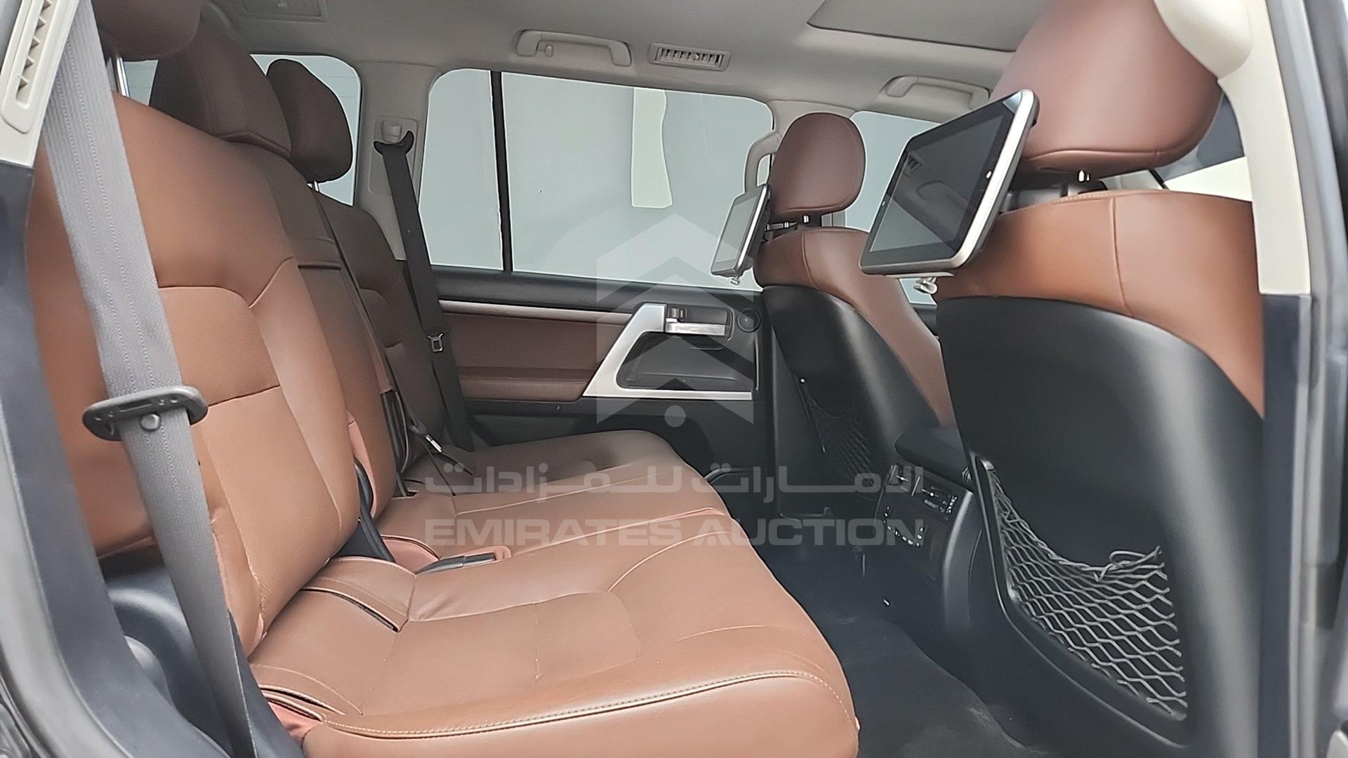 2018 TOYOTA LAND CRUISER VIN: JTMHY05J6J4073218