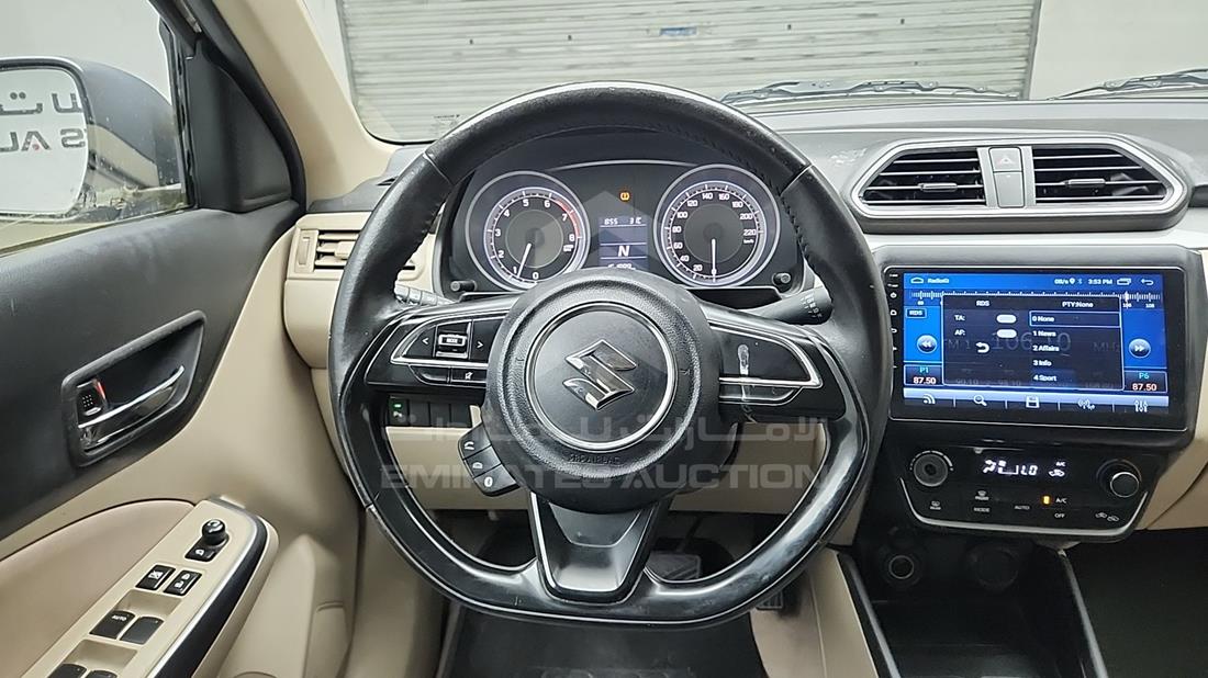 سوزوكي Dzire 2022 — التحكمات في عجلة القيادة — صورة 13