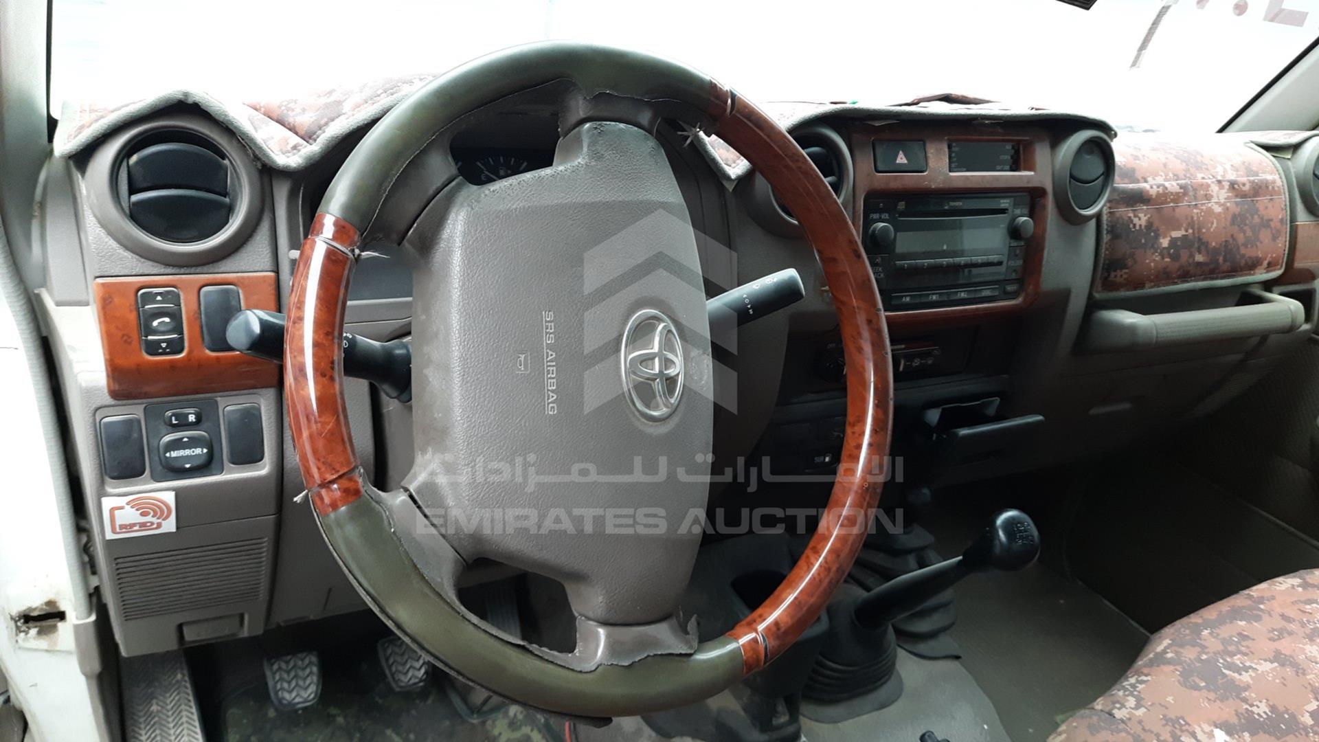2013 TOYOTA LAND CRUISER VIN: JTFLU73J2D4547985