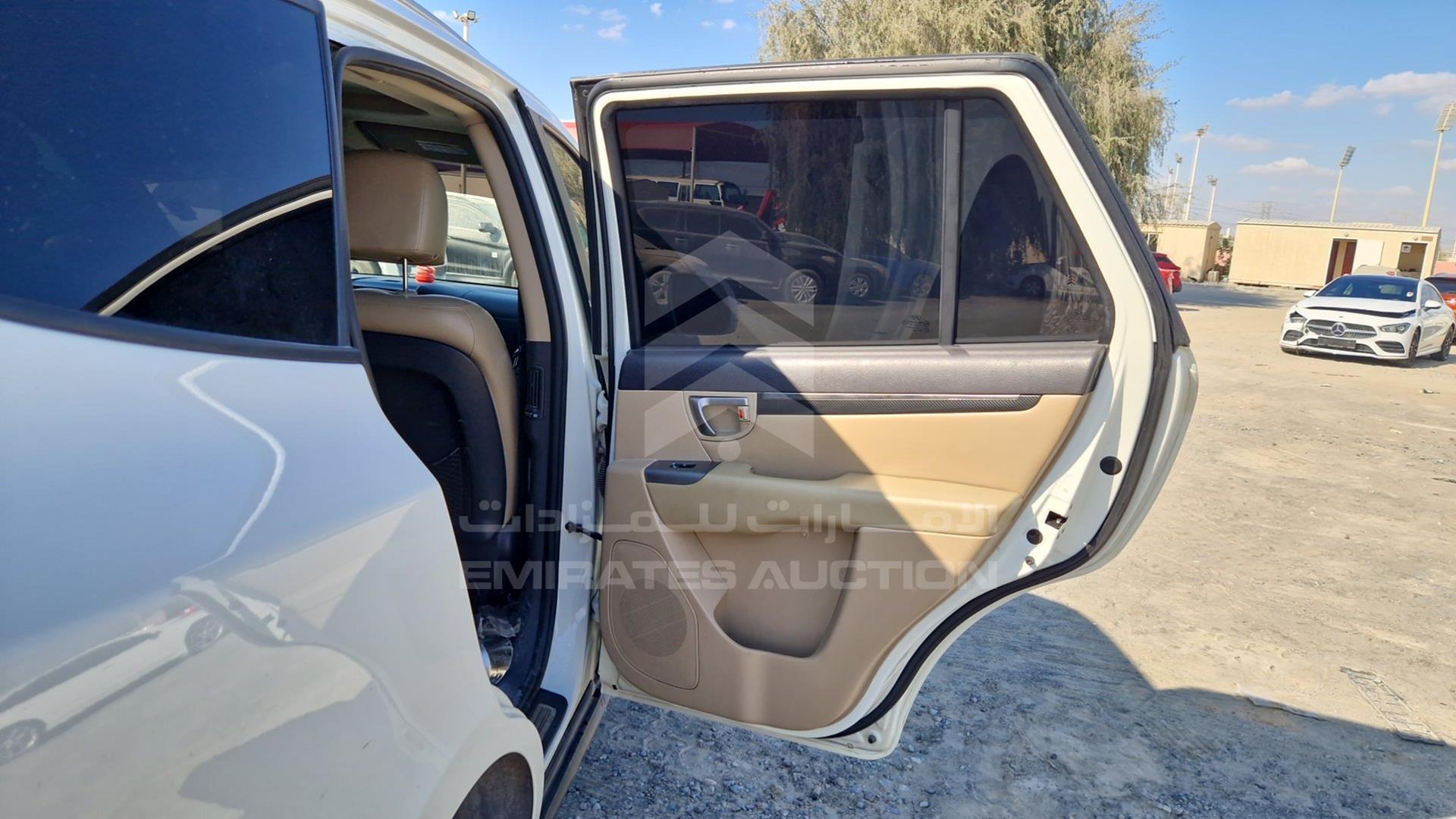 2011 HYUNDAI SANTA FE VIN: KMHSH81G6BU721605