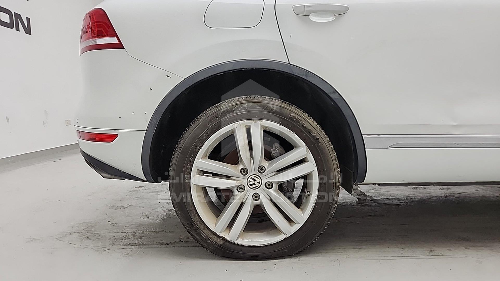 2014 VOLKSWAGEN TOUAREG VIN: WVGBC2BP3ED000124