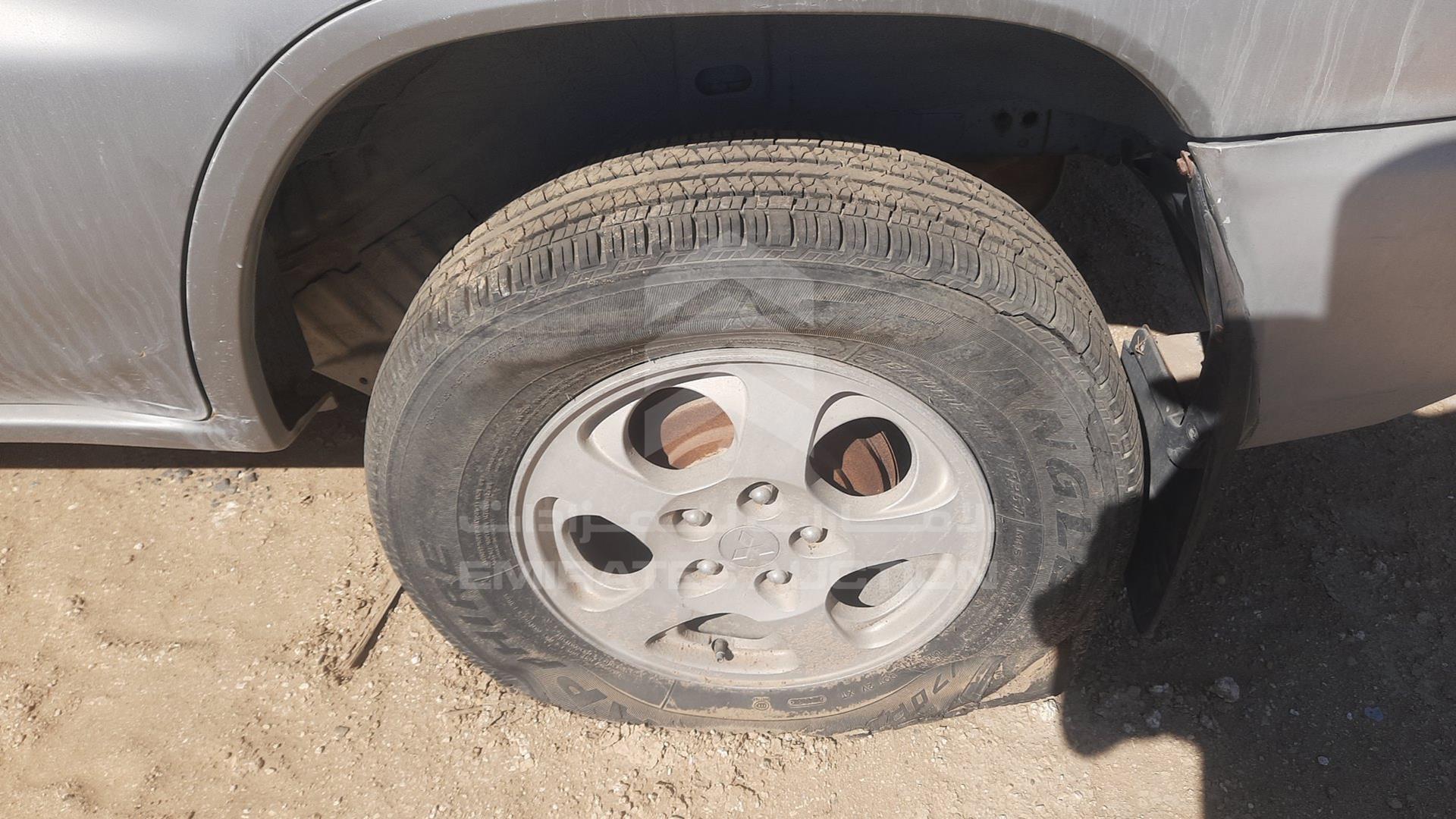 2002 MITSUBISHI PAJERO VIN: JMYLRH77W2Z701065