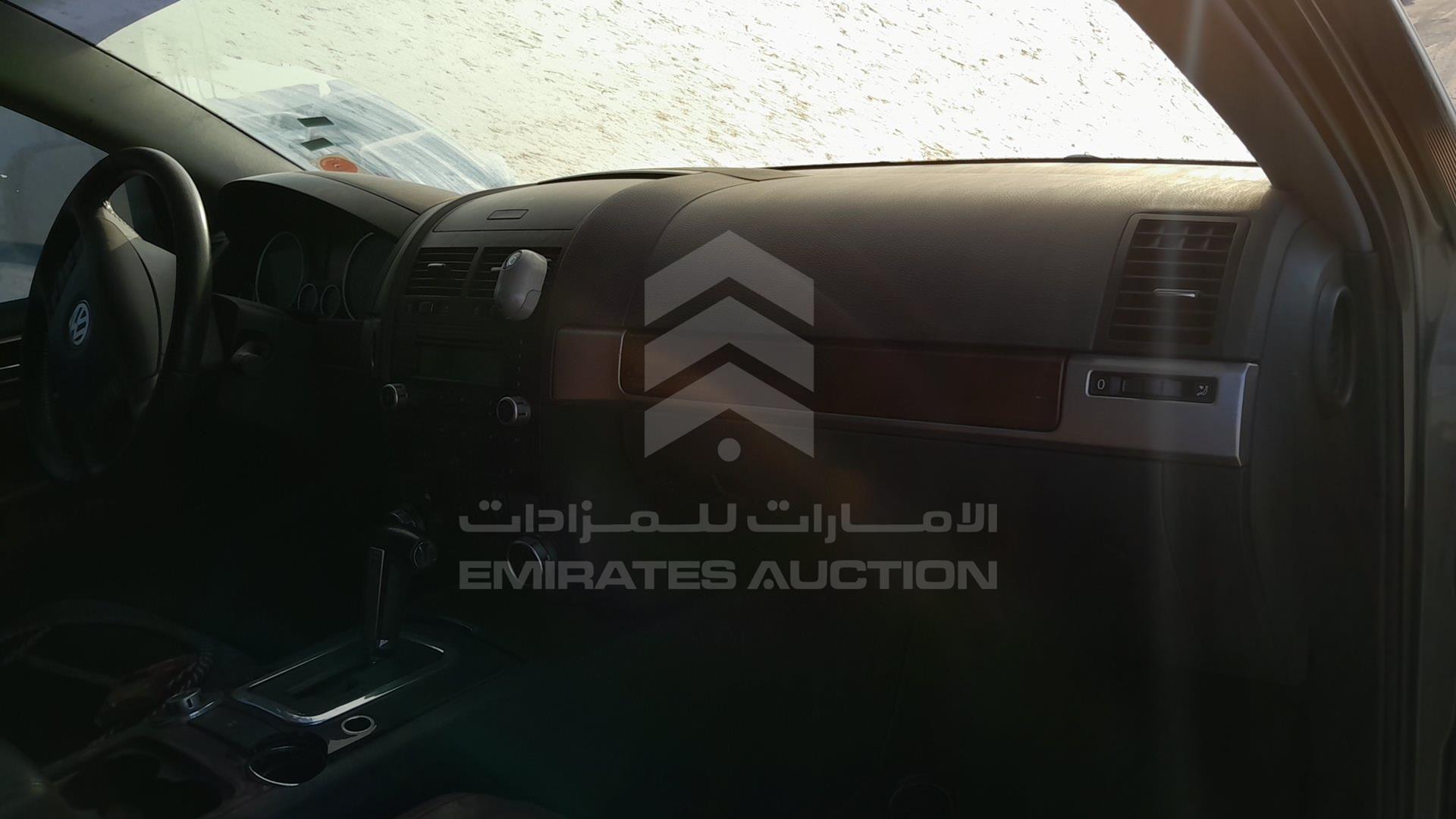 2010 VOLKSWAGEN TOUAREG VIN: WVGAL27L4AD011385