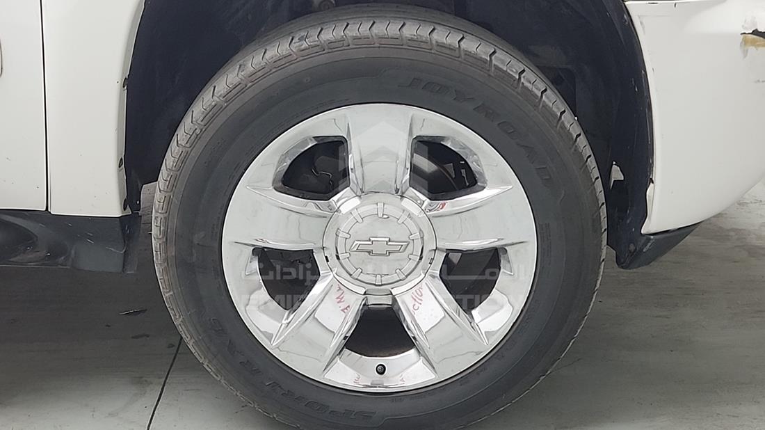 2008 Chevrolet Tahoe — Front Right Tyre — Photo 32