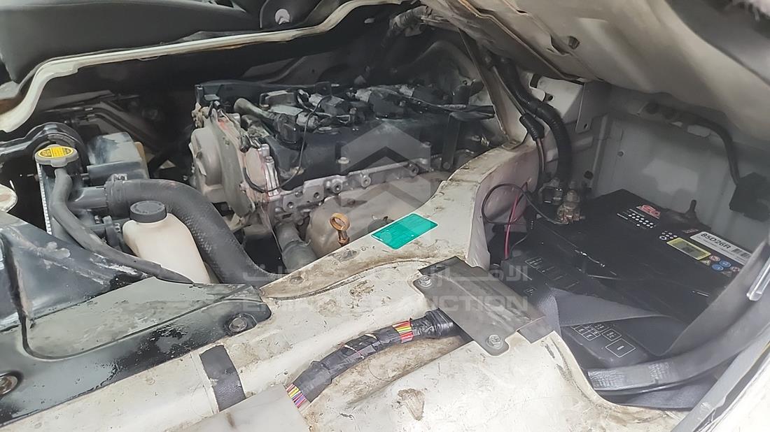 2014 Nissan Urvan — Engine Bay — Photo 23