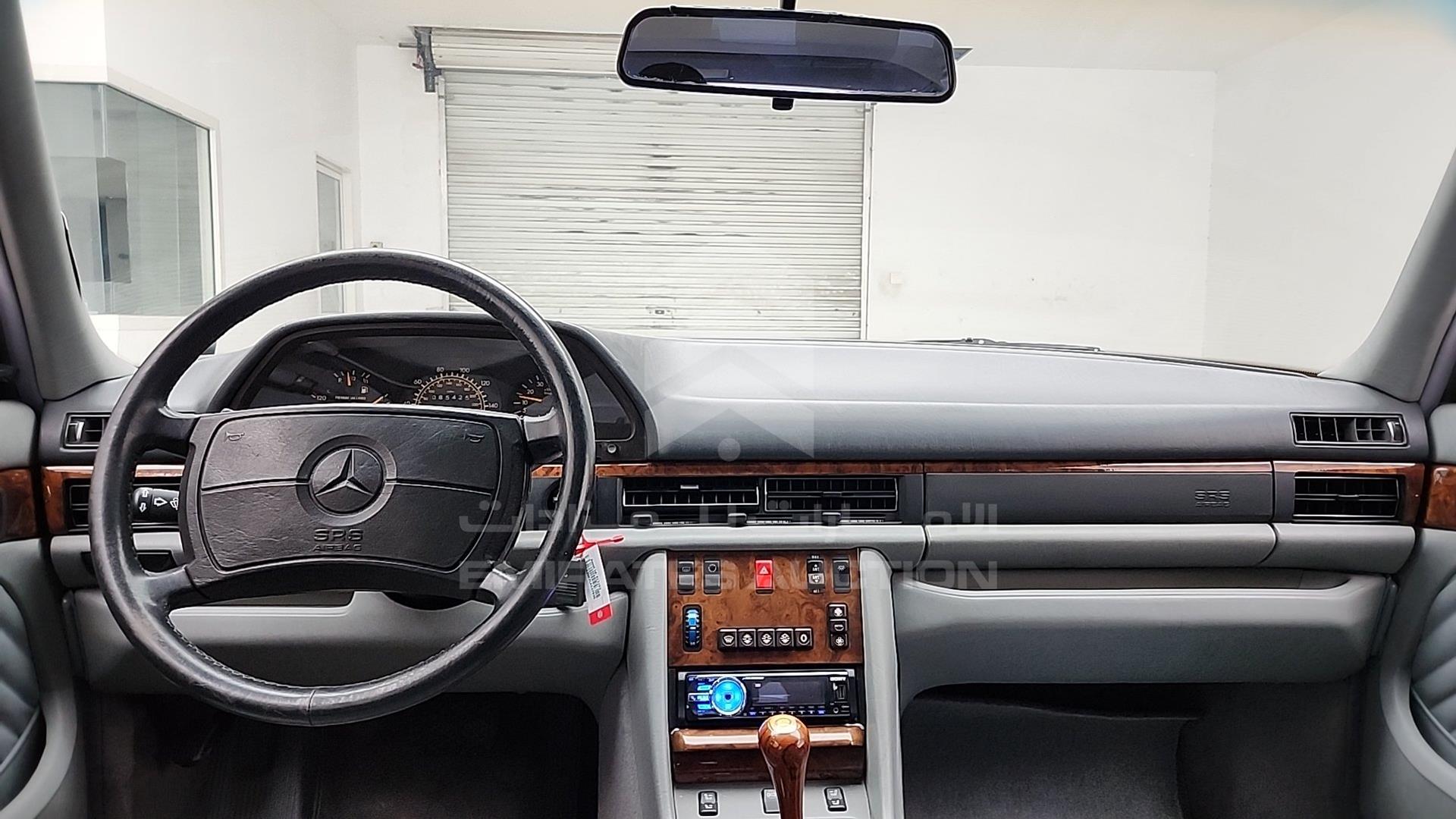 1990 MERCEDES SEL 560 VIN: WDBCA39E7LA537035