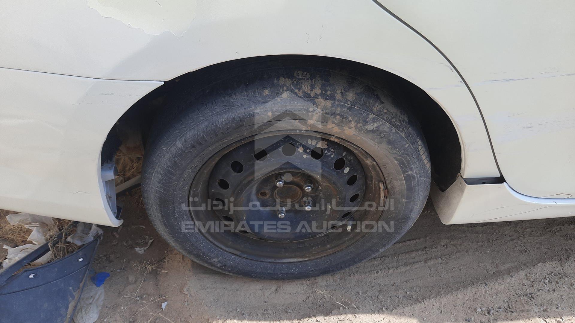 2015 TOYOTA --- VIN: 6T1BF9FK7FX585549