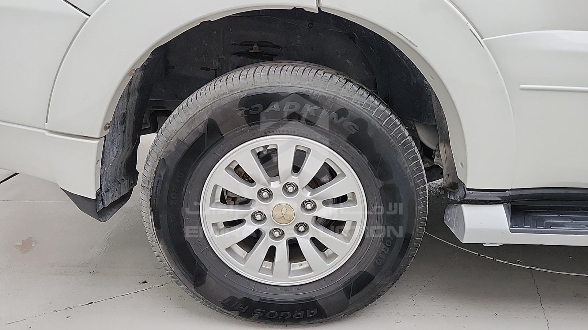 2011 MITSUBISHI PAJERO VIN: JMYLRV95WBJ705799