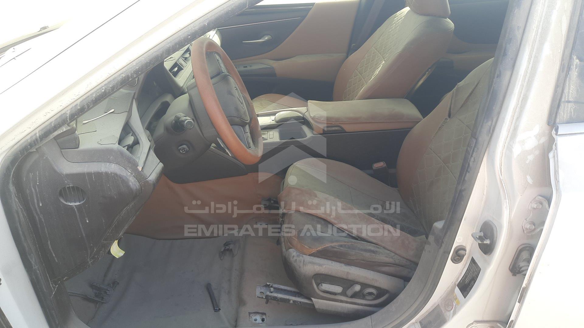 2019 LEXUS ES 300H VIN: JTHB21B16K2009631