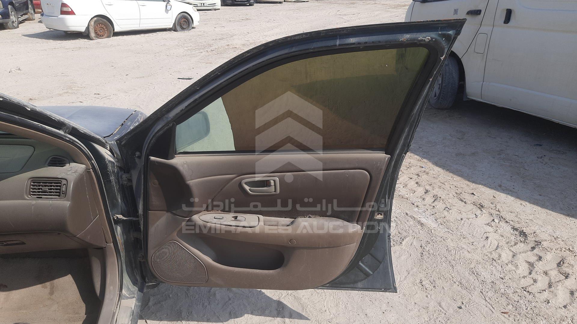 2001 TOYOTA CAMRY VIN: 4T1BG22K91U101820
