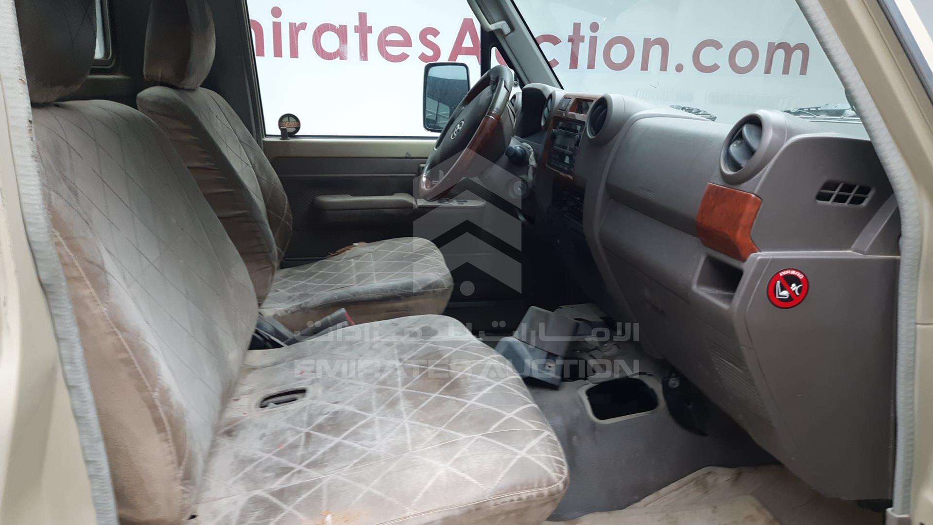 2011 TOYOTA LAND CRUISER VIN: JTFLU73J5B4521104