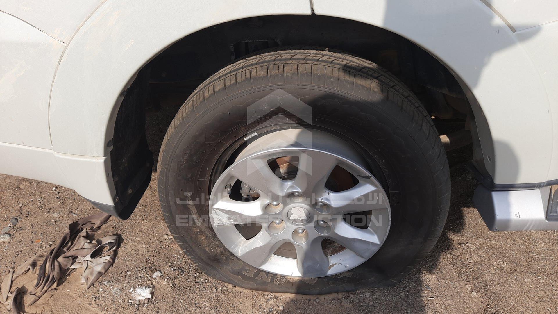 2014 MITSUBISHI PAJERO VIN: JMYLRV95WEJ707696