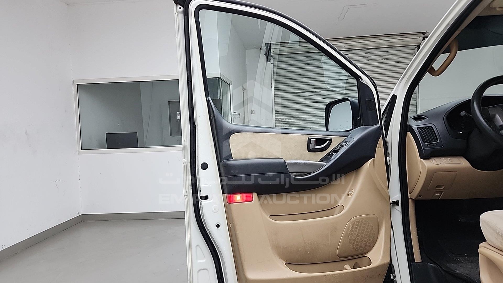 2009 HYUNDAI H1 VIN: KMHWH81R29U108765