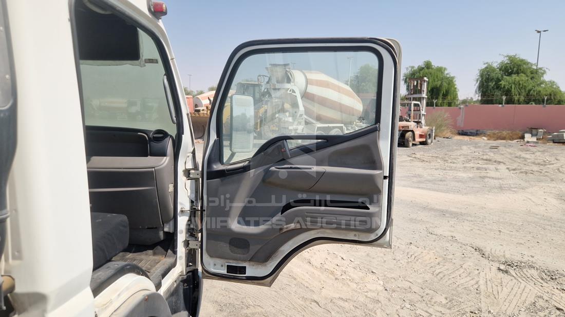 ميتسوبيشي كانتر 2019 — الباب الأمامي الأيمن — صورة 23