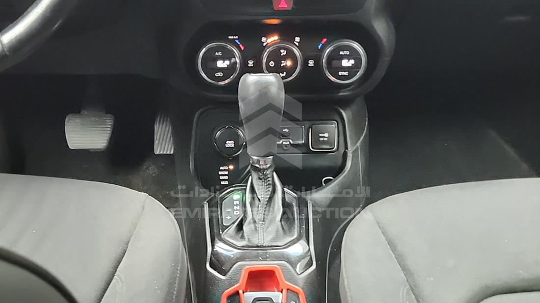 2016 Jeep RENEGADE — Gear View — Photo 17