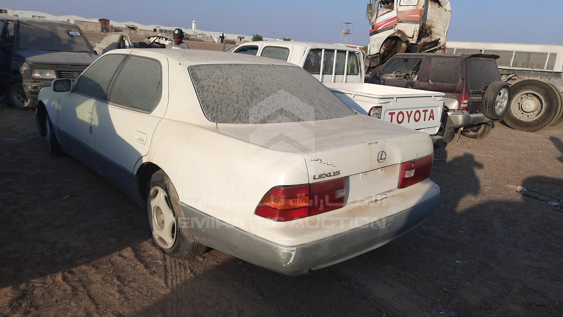 1998 LEXUS LS400 VIN: JT8BH28F0W0115646