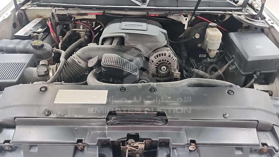 2009 GMC Yukon — Engine Bay — Photo 33