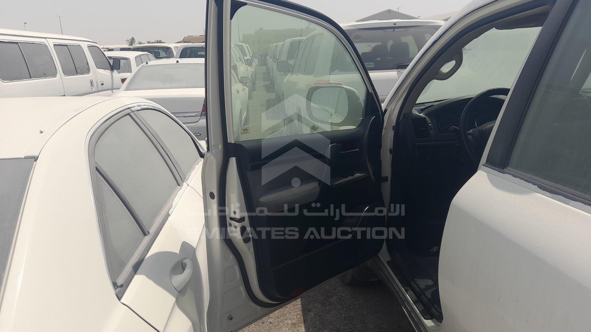 2011 TOYOTA LAND CRUISER VIN: JTMDU09J4B4044435