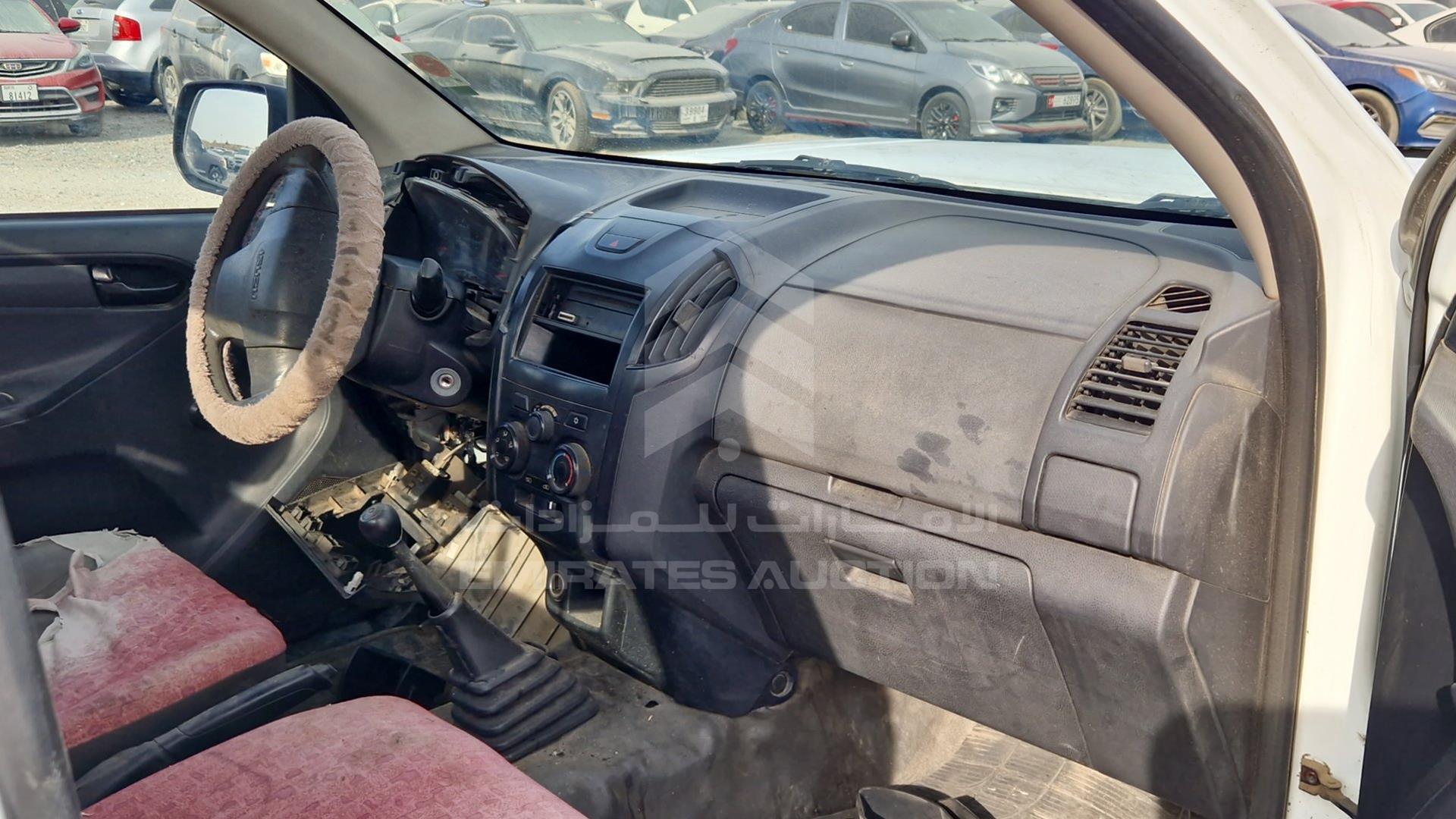 2015 ISUZU D-MAX VIN: MPAEL34C1FT003913