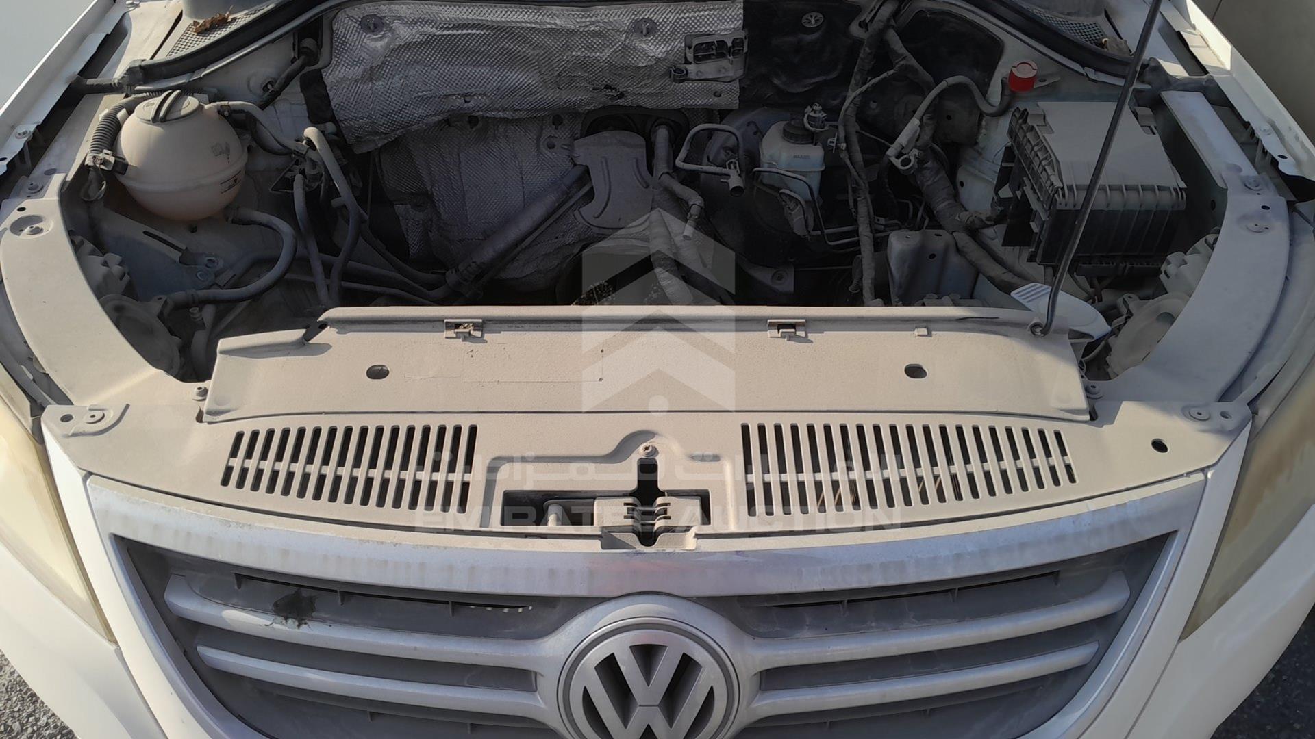 2011 VOLKSWAGEN TIGUAN VIN: WVGCE15N3BW008422