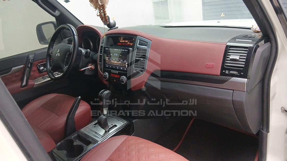 2020 Mitsubishi Pajero — Front Right Passenger Dashboard View — Photo 31