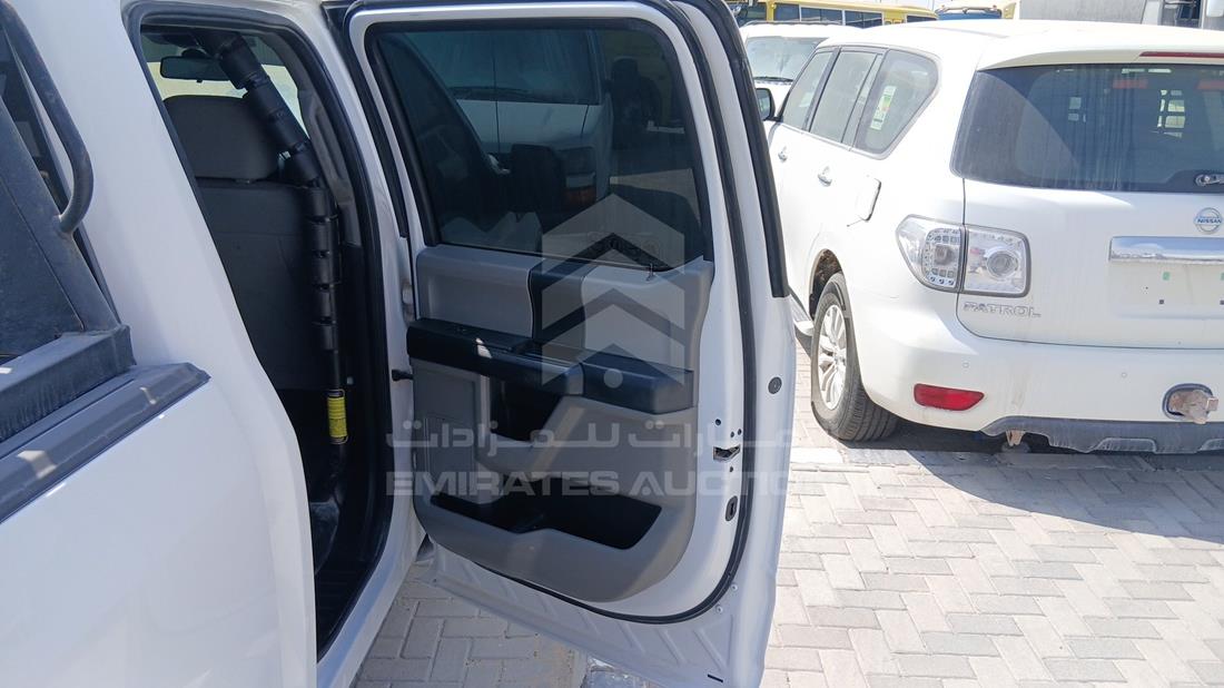 فورد اف 150 2019 — الباب الخلفي الأيمن — صورة 25