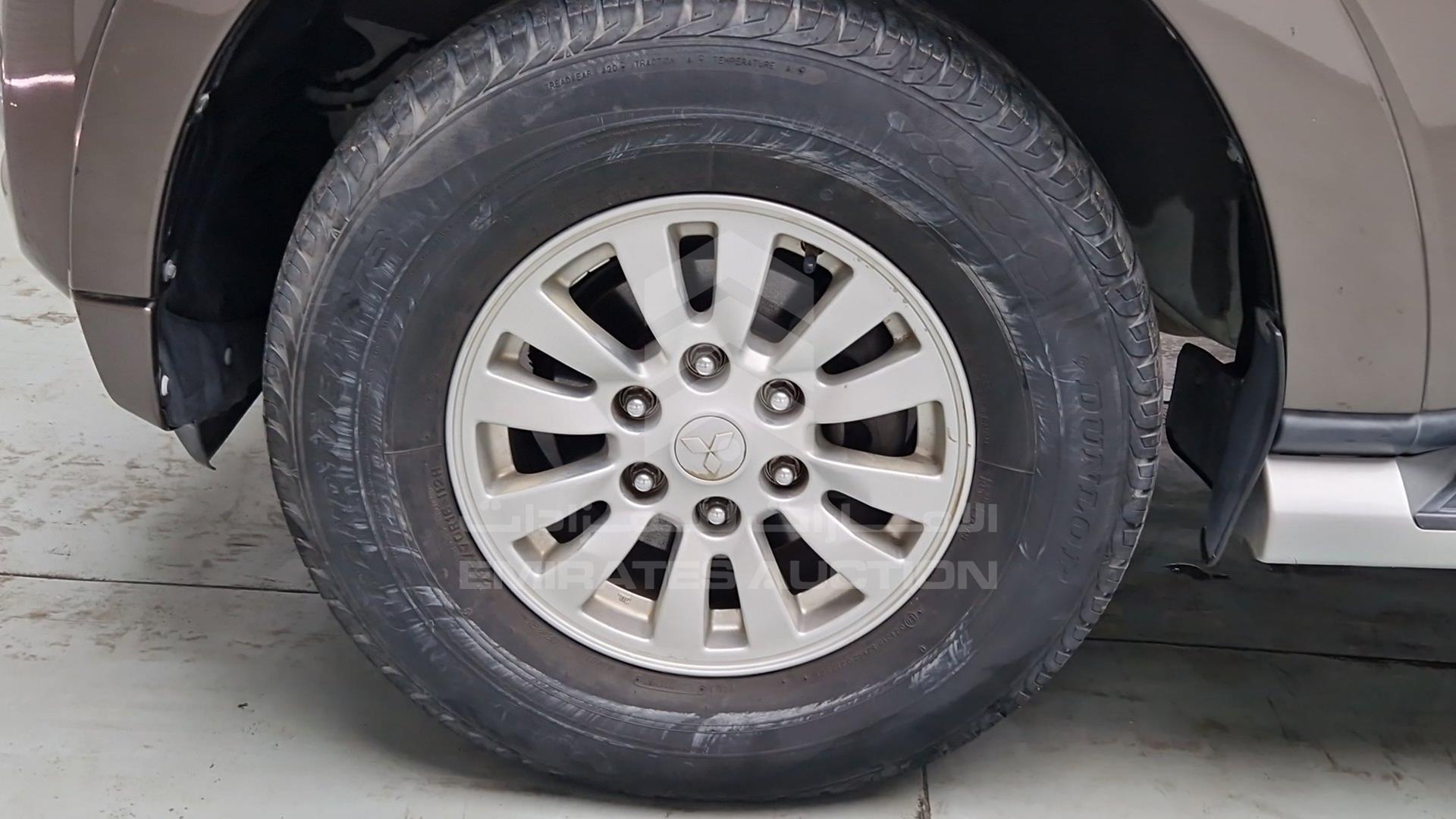 2015 MITSUBISHI PAJERO VIN: JMYLYV95WFJ711967