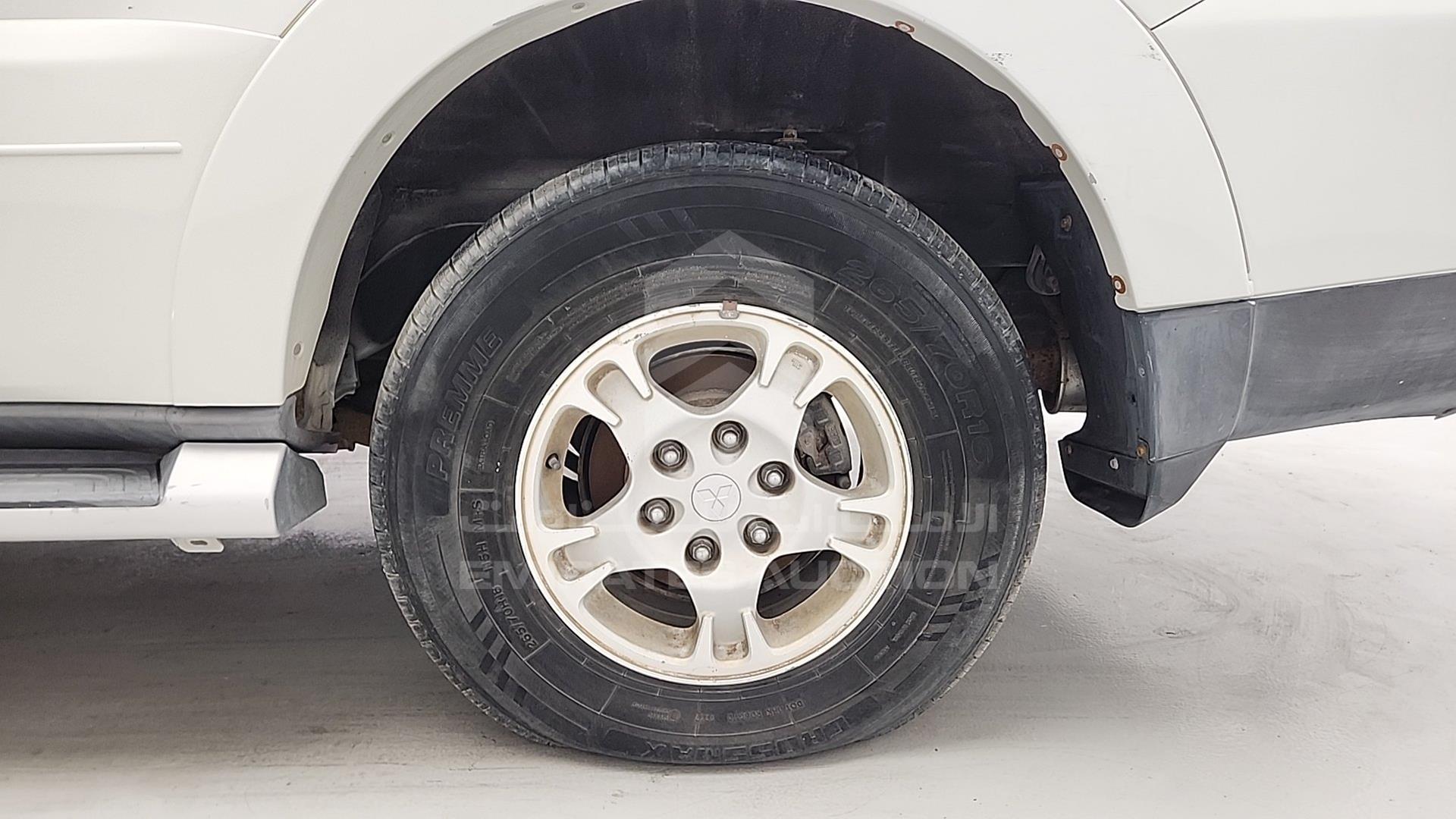 2009 MITSUBISHI PAJERO VIN: JMYLRV93W9J710845