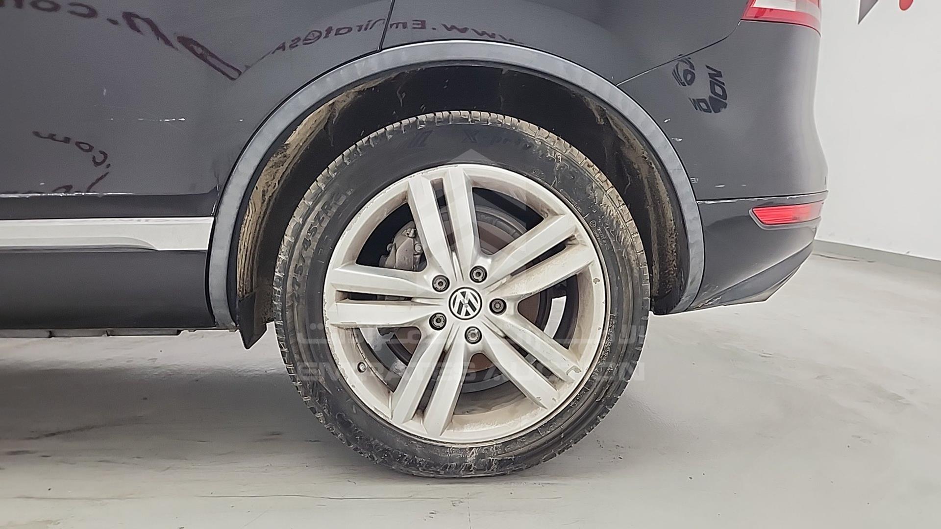 2013 VOLKSWAGEN TOUAREG VIN: WVGBC2BP9DD010820