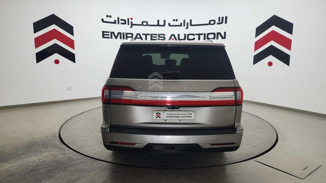 2020 Lincoln Navigator — Rear Left Angle — Photo 4