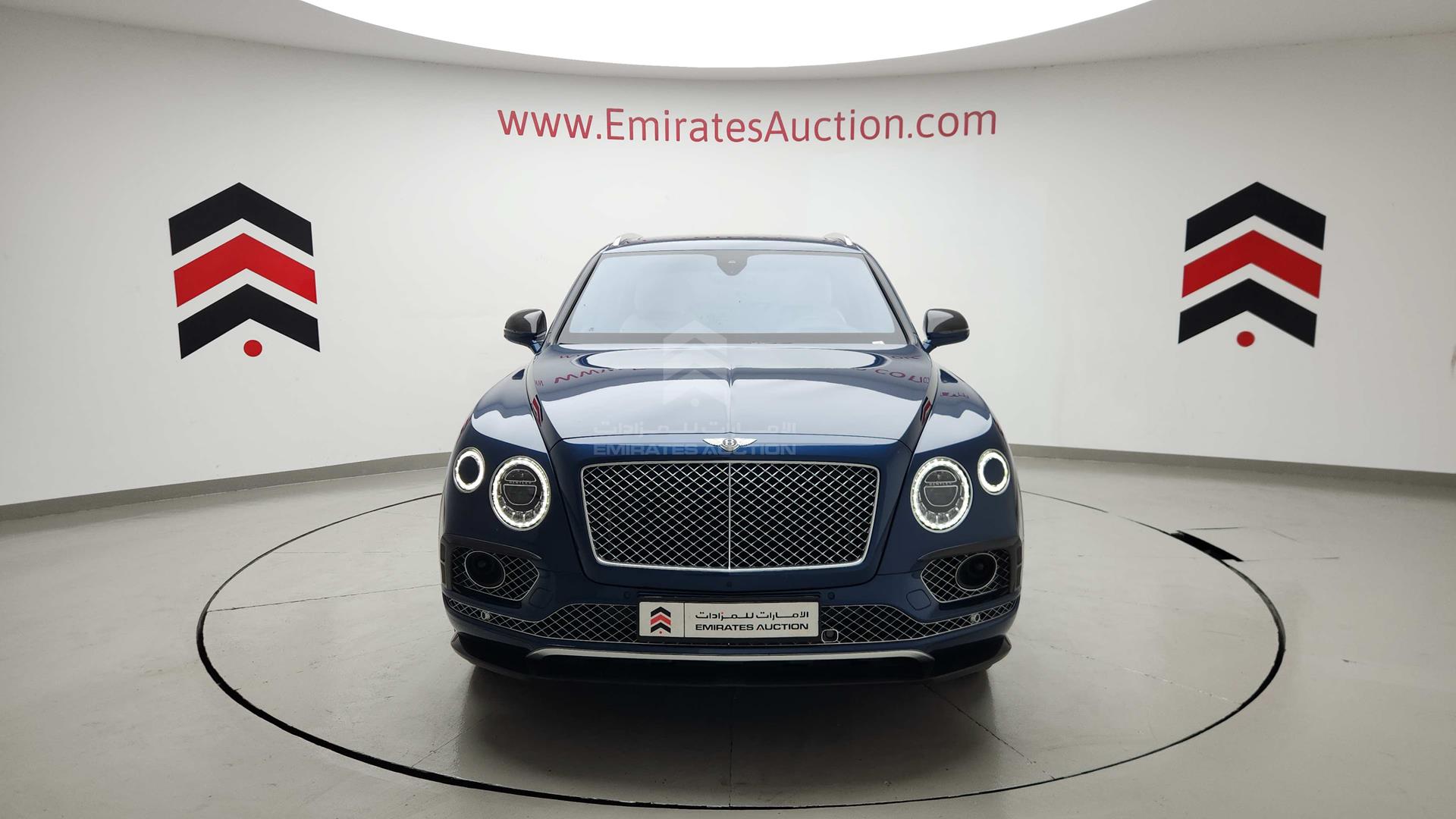 2017 BENTLEY BENTAYGA VIN: SJAAB1ZV0HC013457