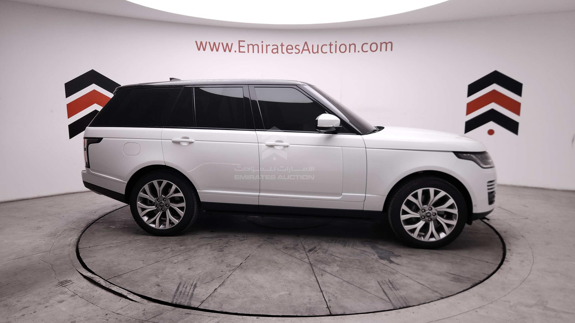 2018 RANGE ROVER HSE VIN: SALGA2BV0JA389243