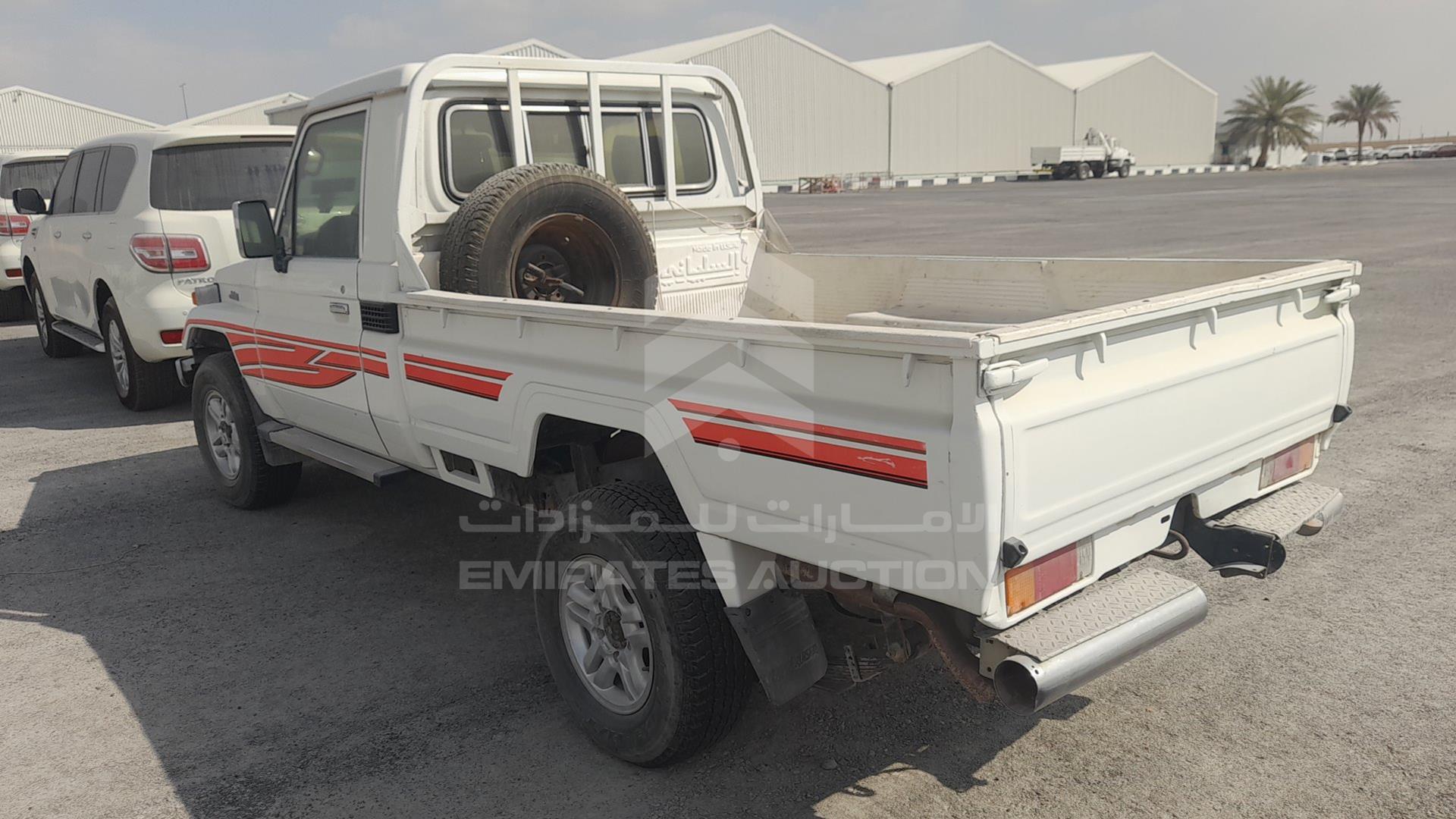 2001 TOYOTA LAND CRUISER PICKUP VIN: JTFLJ73J416005814