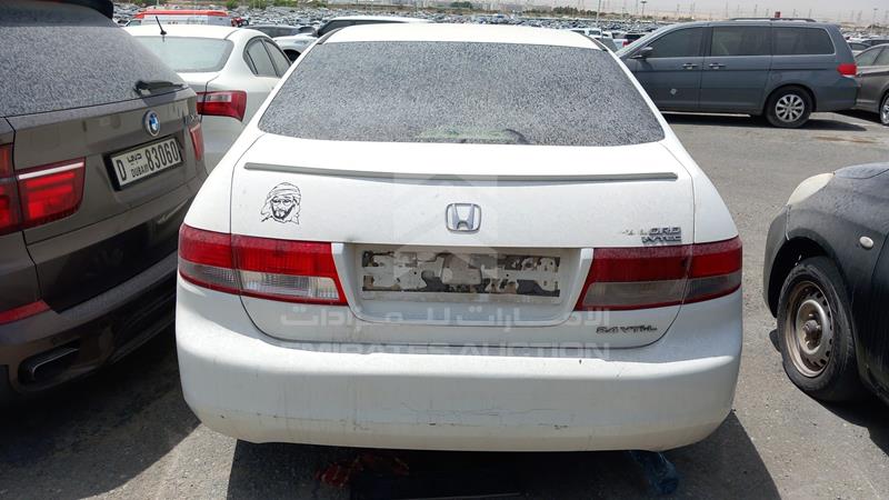 VIN: JHMCM56563C403354 Auction: EmiratesAuction Lot: 404966 VIN: JHMCM56563C403354 Honda Accord 2003 WHITE Photo 8