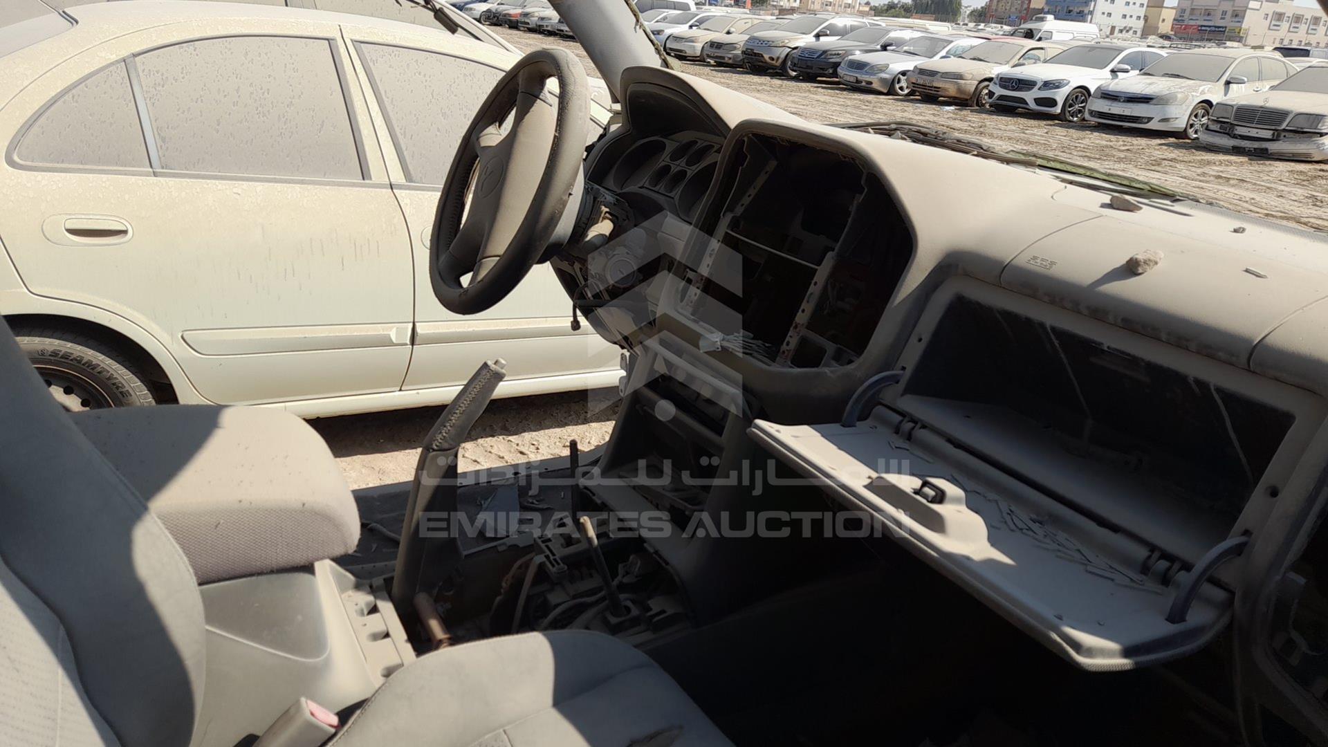 2005 MITSUBISHI PAJERO VIN: JMYMRV63W5J711085