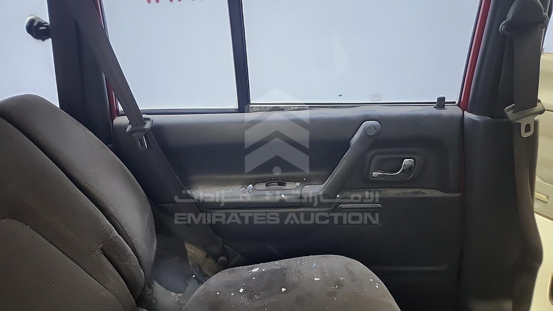 2000 MITSUBISHI PAJERO VIN: JMY0RV310YJ704581