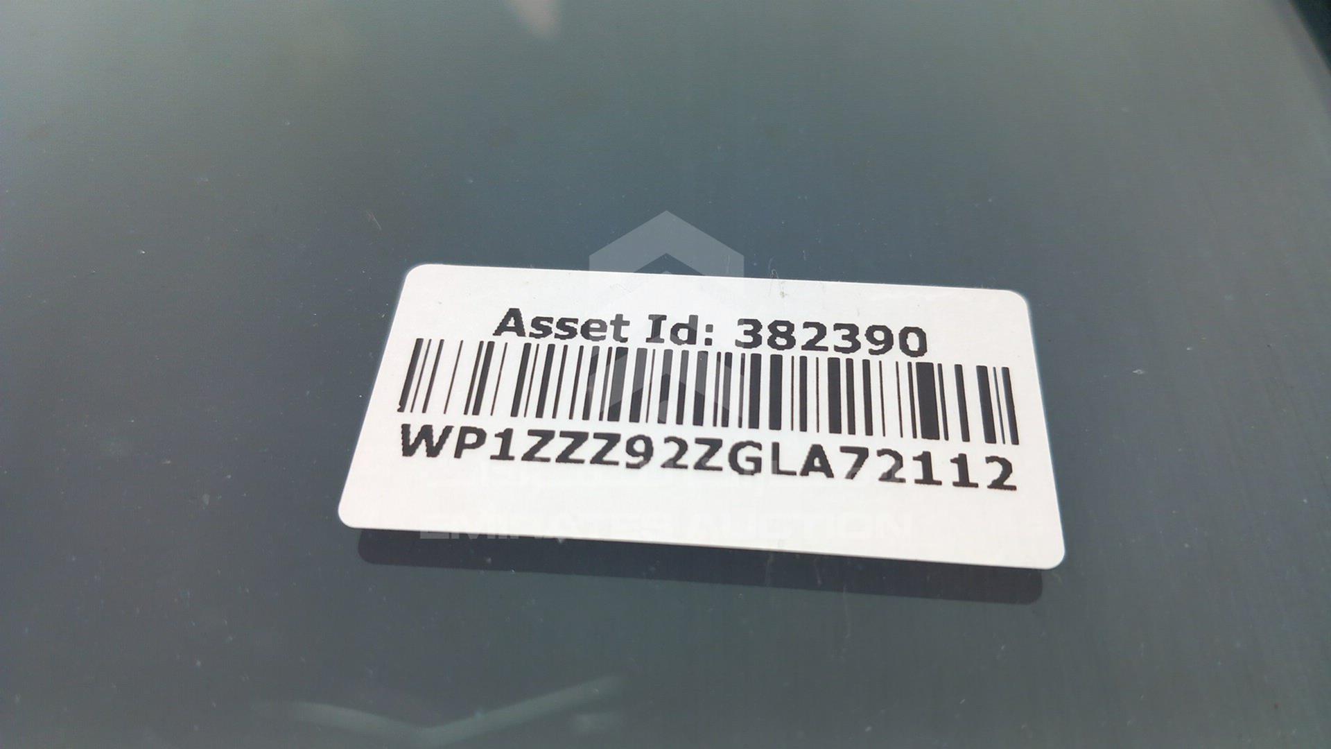2016 PORSCHE CAYENNE VIN: WP1ZZZ92ZGLA72112