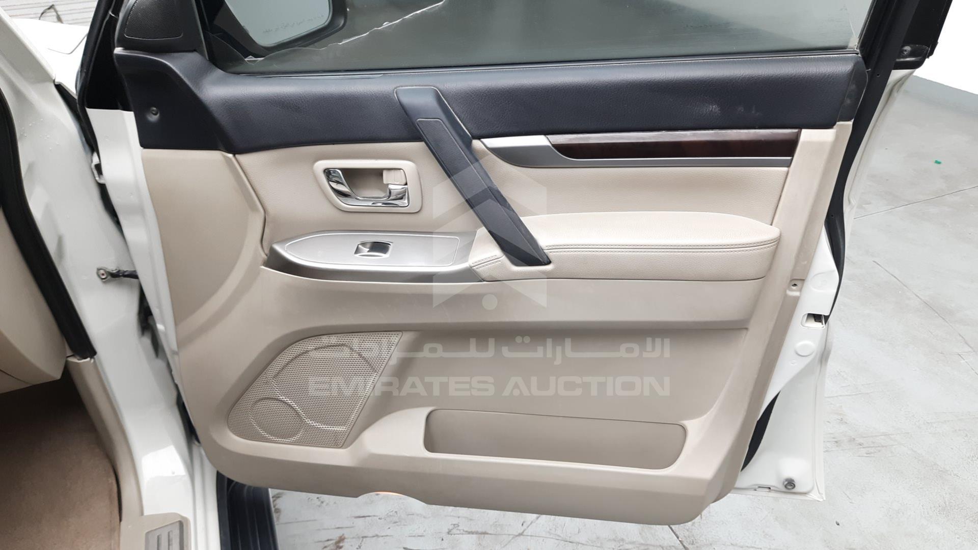 2017 MITSUBISHI PAJERO VIN: JE4MR62N3HJ705986