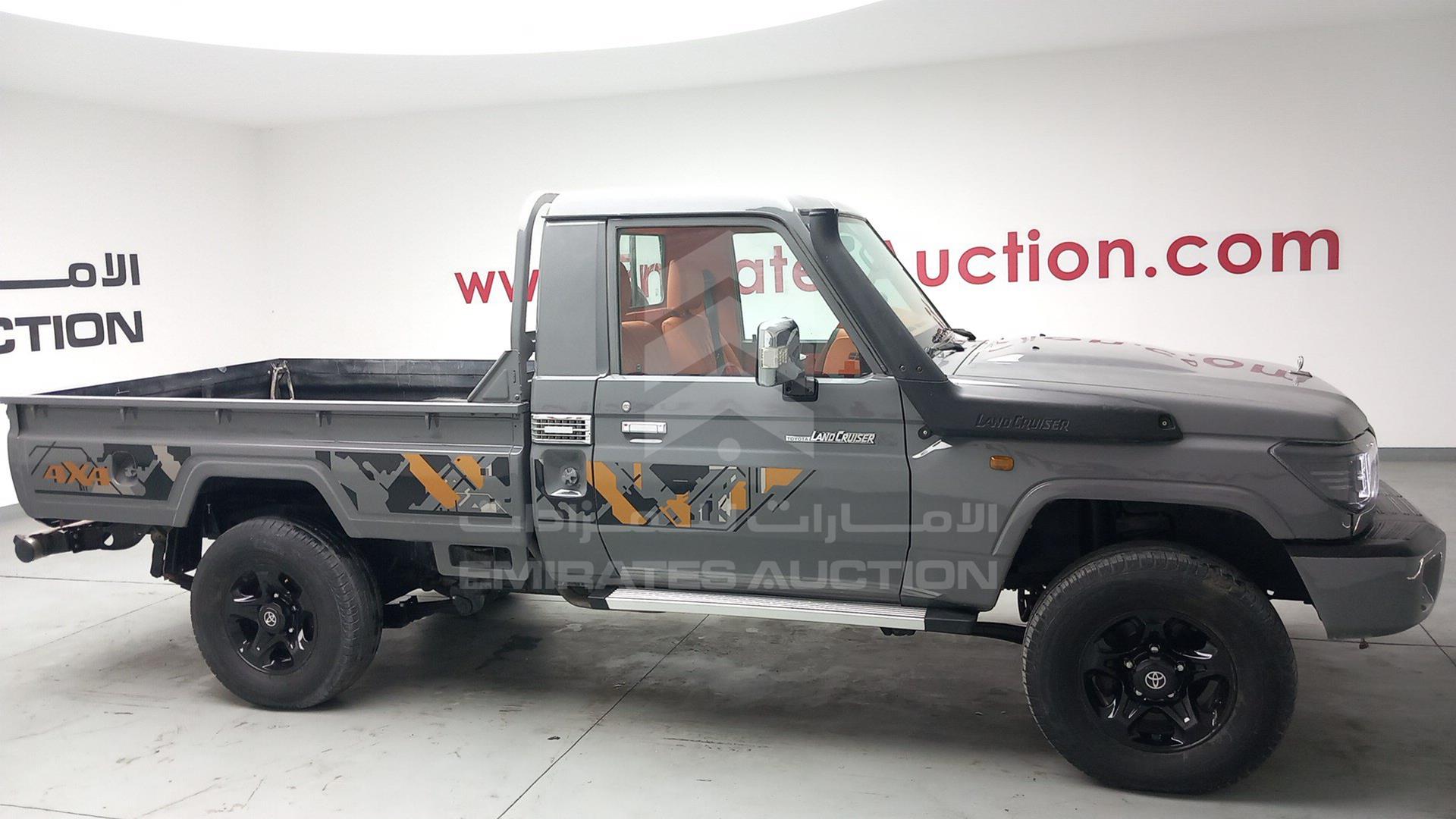 2016 TOYOTA LAND CRUISER VIN: JTFLU71J2G7037416