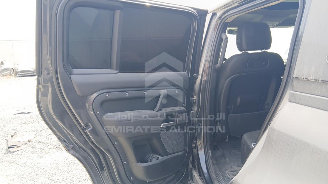 لاند روفر Defender 2023 — الباب الخلفي الأيسر — صورة 18